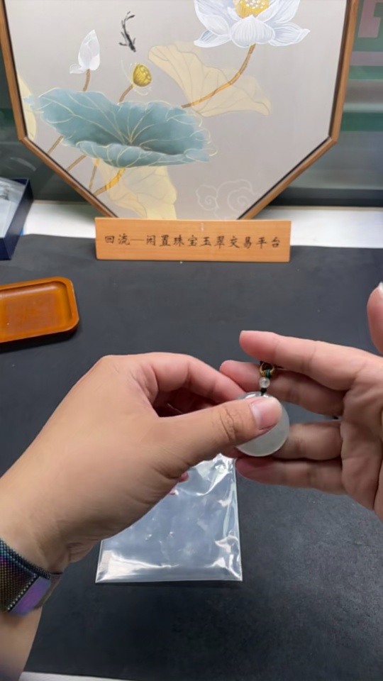 F23598159 Jadeite Peace Knot Total Weight 22.563g