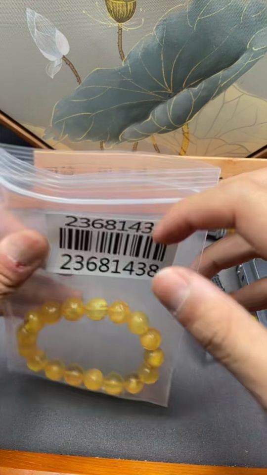 C23681438 Amber Beeswax Bracelet Total Weight Approx. 17.57g Size About 11.9mm