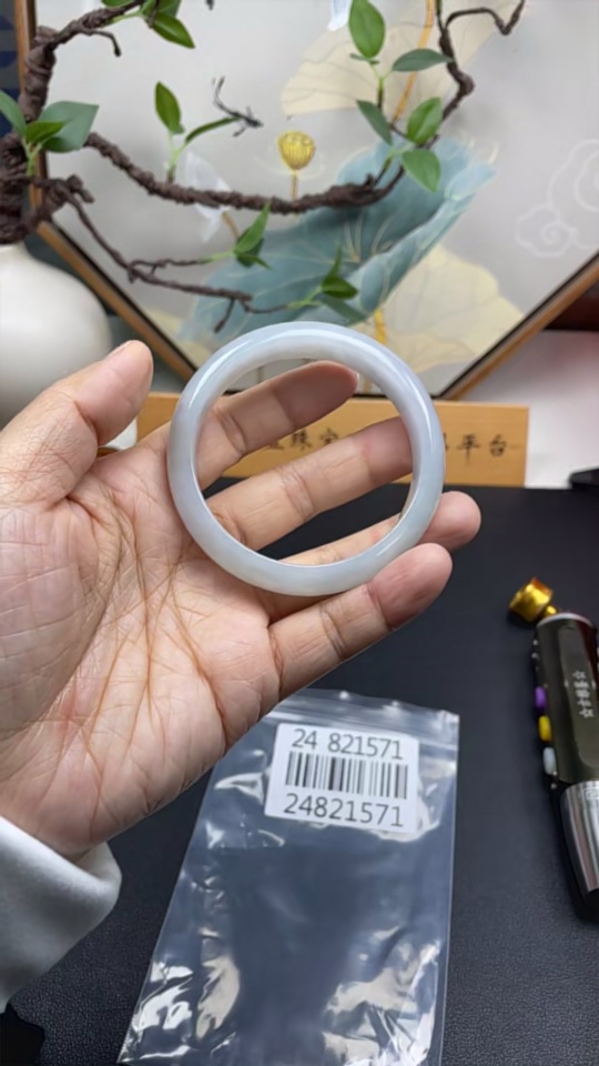 F24821571 Jadeite Round Bracelet 58.9 Inner Diameter Approx. 58.55g Total Weight