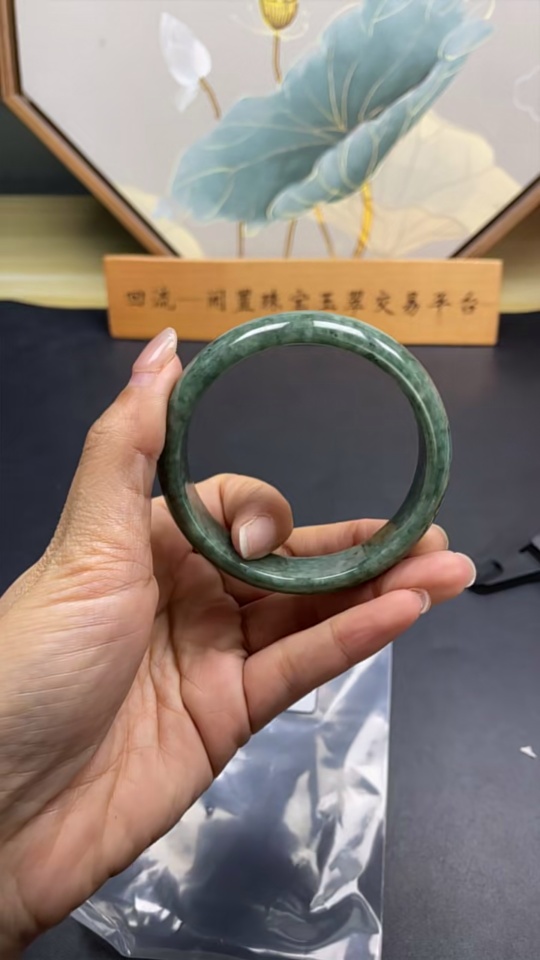 F23599515 Jadeite Round Bracelet Size 56.4 Total Weight 47.663g