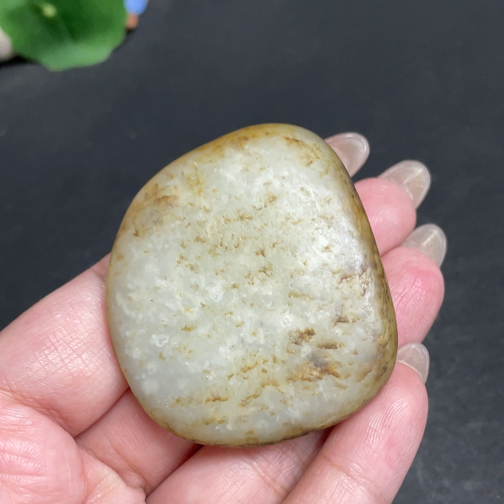 H30524586 Hetian Jade, undetermined skin color origin, containing other mineral components, total weight approx. 54.8g