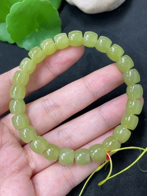 H42956742 和田玉手串    卡7.8mm左右    货品总重约22.7g