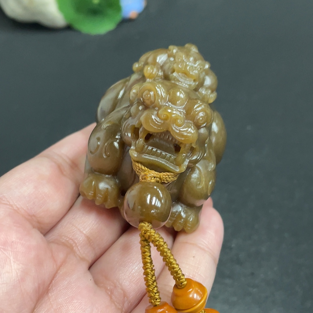 H34054198 Hetian Jade Handheld Ornament Auspicious Beast