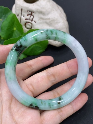 F46552206 翡翠圆条手镯 圈口59 货品总重约56.7克（含其他矿物成分）