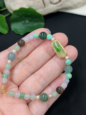 F46547247 翡翠手串 串绳非金，四颗蓝色小珠非金，其余18K金 货品总重约7.8克（配珠非A）（配珍珠）