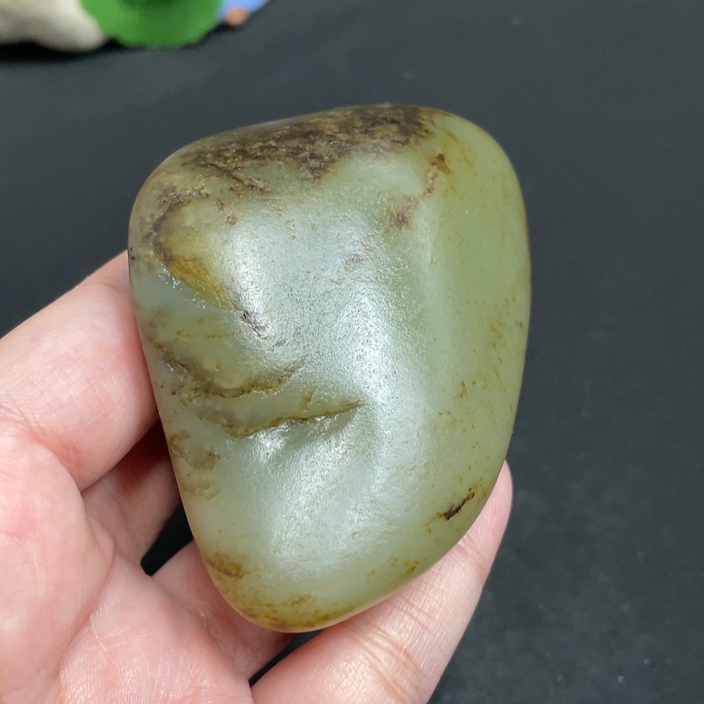 H32804534 Hetian Jade containing other mineral components with undetermined skin color cause, total weight about 221.4g