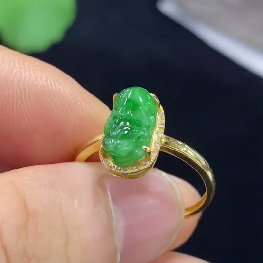 F31599715 Jadeite inlaid with 18k gold, total weight approximately 1.64g, size 13, set with diamonds