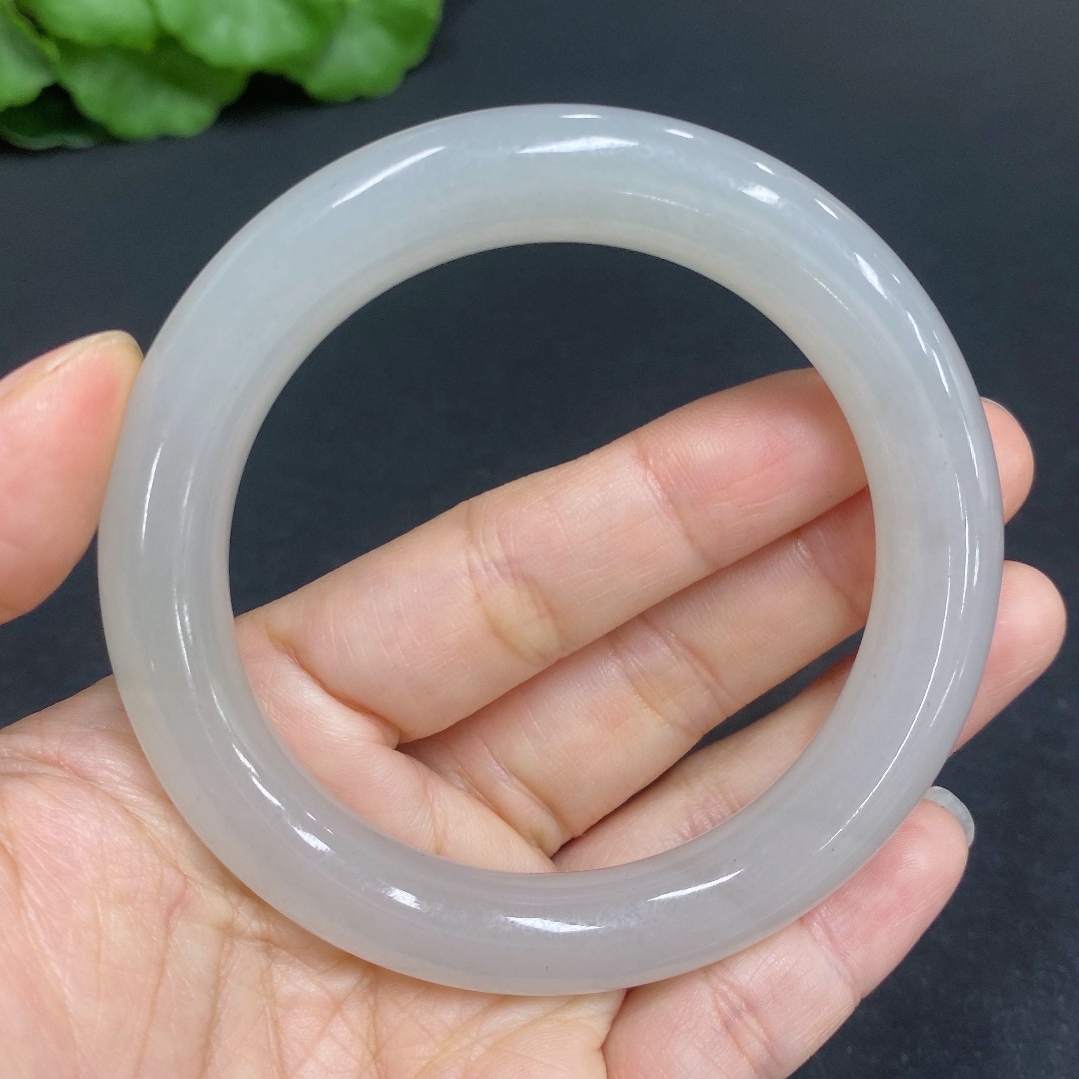 H32772002 Hetian Jade Round Bangle Size 55 Total Weight Approx. 53.4g