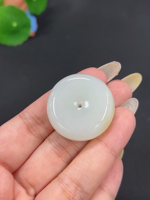 H42979090 和田玉挂件 平安扣 货品总重约23.1g