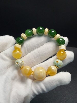C34041682 Amber Beeswax Bracelet with Hetian Jade, Non-Gold, Stones May Be Non-Natural, Total Weight Approx. 26.3g, Size 8.6-16.1mm