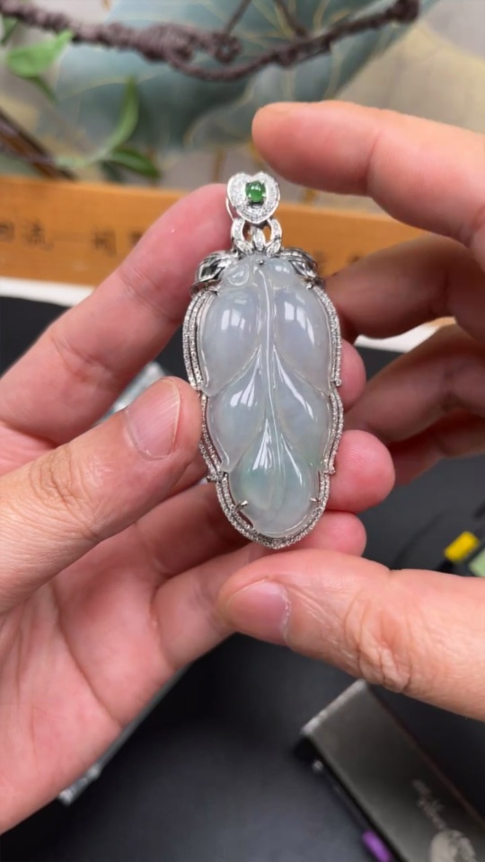 F34045788 Jadeite Leaf Inlay with 18k Gold and Diamond Accents, Total Weight Approx. 18.94g
