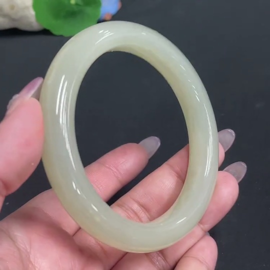 H33932295 Hetian Jade Round Bracelet Size 61.4 Total Weight Approx. 62.3g
