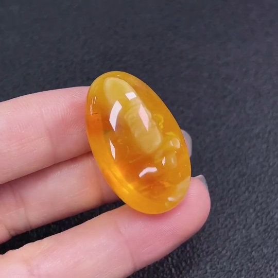 C33922538 Amber and Beeswax Inlaid Piece Total Weight Approximately 5.04g