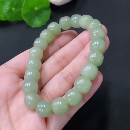 H22434289 Hetian Jade Bracelet, Approx. 10mm Beads, Total Weight Approx. 33.4g