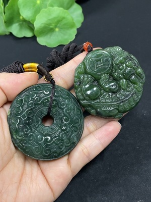 H46558992 和田玉碧玉挂件  仿古扣+瑞兽    货品总重约（含绳）113.5g