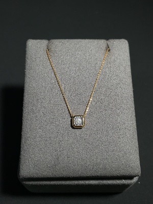 M44325318 钻石项链 18k金 货品总重约1.8g 印记D0.05ct
