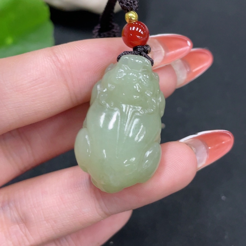 H34053560 Hetian Jade Pendant Pi Xiu