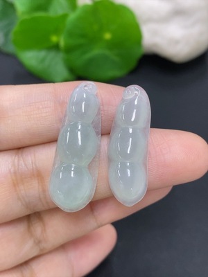 F46615795 翡翠福豆挂件一手走
