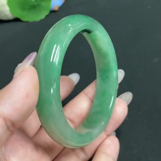 H34955372 African Emerald (Dulong Jade) Regular Bracelet