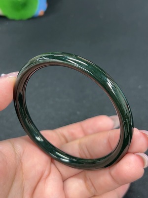 H40768357 和田玉圆条手镯 圈口59.6 货品总重约24g