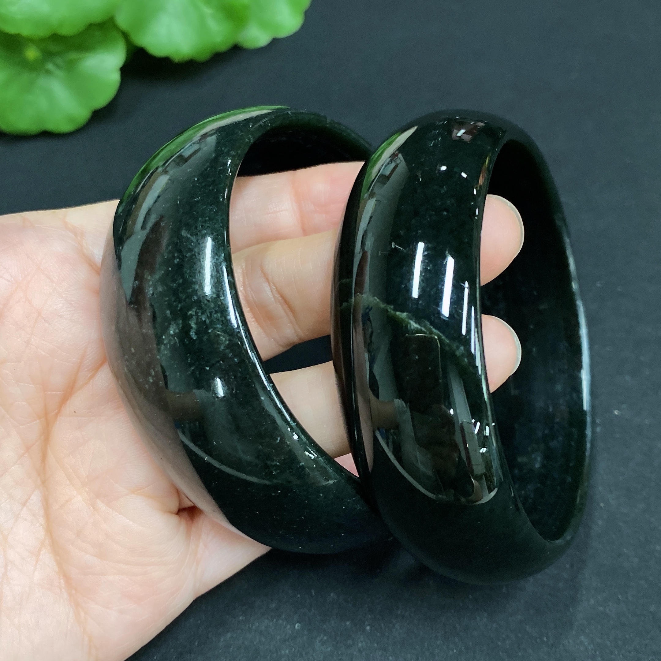 H34015174 Hetian Jade Round Bracelet Size 61.4/61.4 Total Weight Approx. 159g