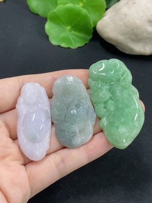 F46548883 翡翠挂件 一手走 货品总重约28.36g