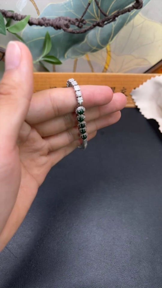 F34958529 Jadeite Cabochon Inlaid Bracelet Non-Gold Setting Gross Weight Approx. 7.3g