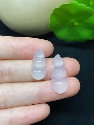 F45336121 翡翠福豆挂件 一手走 总重约2.10g