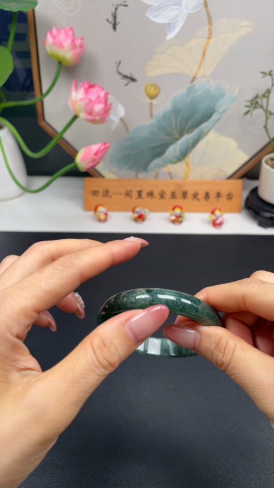 F30542980 Jadeite Round Bangle (Total Weight: Approx. 39.8g, Inner Diameter: 58)