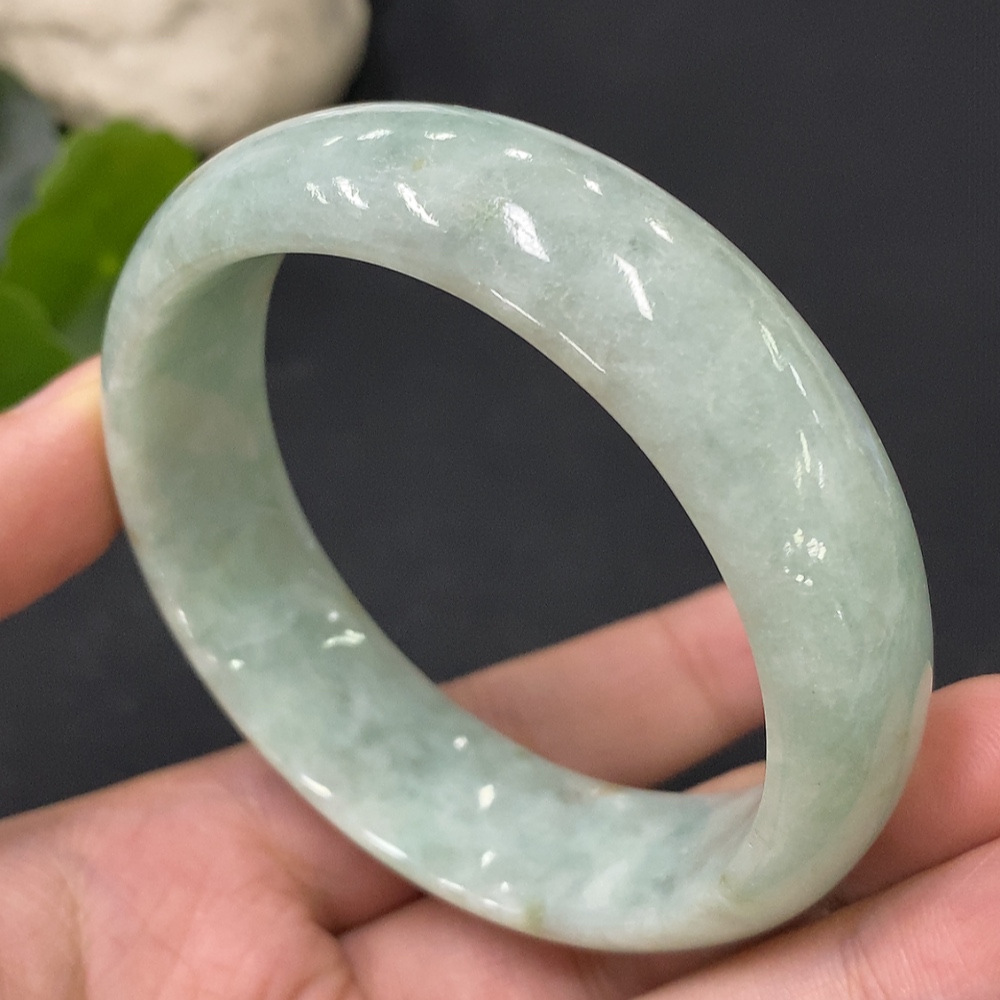 F28198108 Jadeite Round Bangle