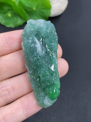 F42955994 翡翠龙腾四海挂件 货品总重量约24.4克