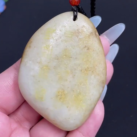 H31598668 Hetian Jade Handheld Carving (Antique Style, Undetermined Skin Color Origin, Beads Not Hetian Jade, Total Weight Approx. [Including Cord] 78.4g)