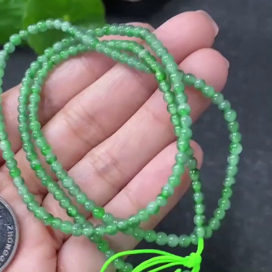 F34976428 Jadeite bead necklace, approx. 3mm, total weight about 7.87g