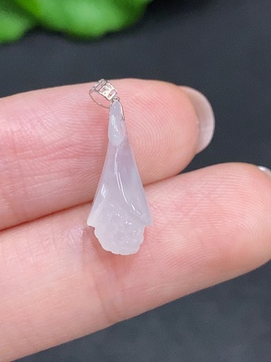 F34002641 Jadeite Magnolia Pendant with 18K Gold Clasp, Total Weight Approx. 0.8g