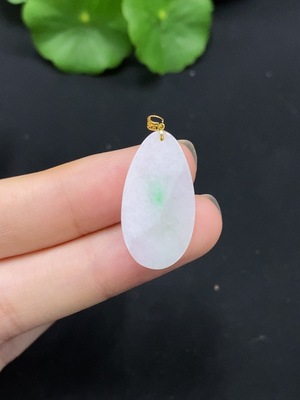 F28254421 Jadeite Pendant with 18K Gold Clasp Total Weight Approx. 1.65g