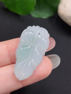 F29360928 Jadeite Pendant Leaf Total Weight Approx. 4.43g