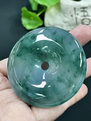 F41895218 翡翠平安扣挂件 货品不含绳重约70.2g
