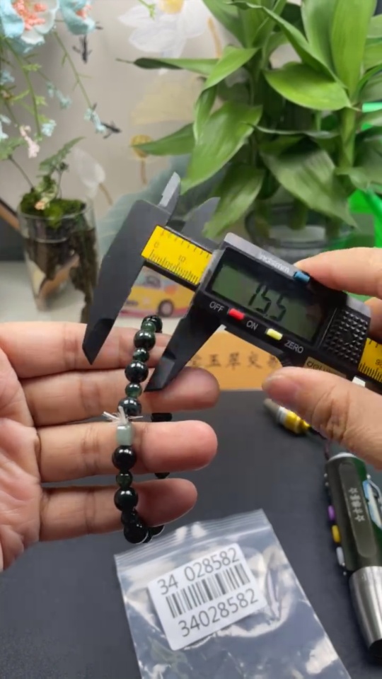 F34028582 Jadeite Bracelet 8.2/5.6mm Approx. Total Weight 15.4g