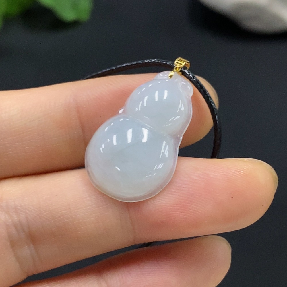 F28268018 Jadeite Gourd Pendant 18K