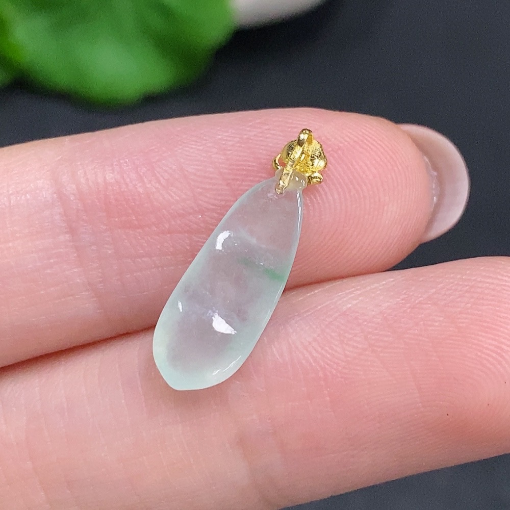 F34003928 Jadeite Lucky Bean Pendant with 18k Gold Clasp, Total Weight Approximately 0.4g