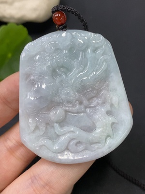 F28249692 翡翠挂件  货品总重约26.7g  龙牌