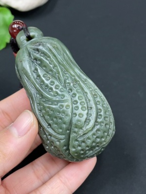 H25902229 Hetian Jade Handheld Carving  White Cabbage