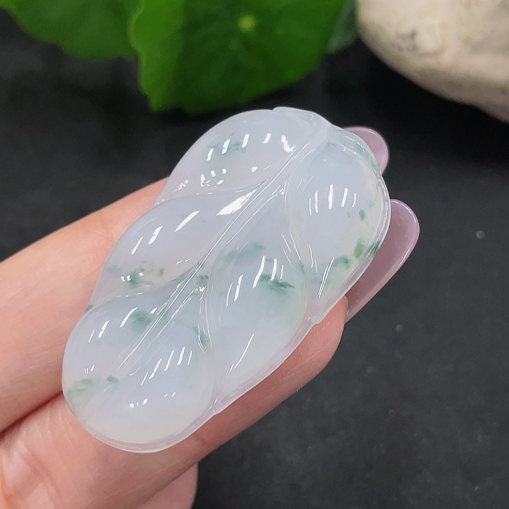 F35129464 Jadeite Leaf Pendant Total Weight Approx. 11.27g