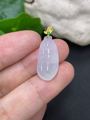 F42971663 翡翠福豆挂件 18k金扣头 货品总重量约1.6克