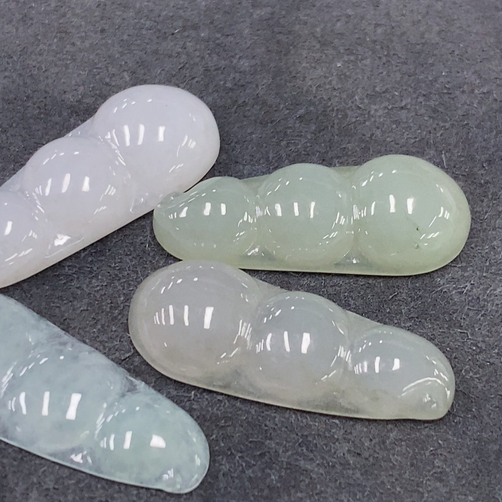 F34044051 Jadeite Pendants Sell as a Lot