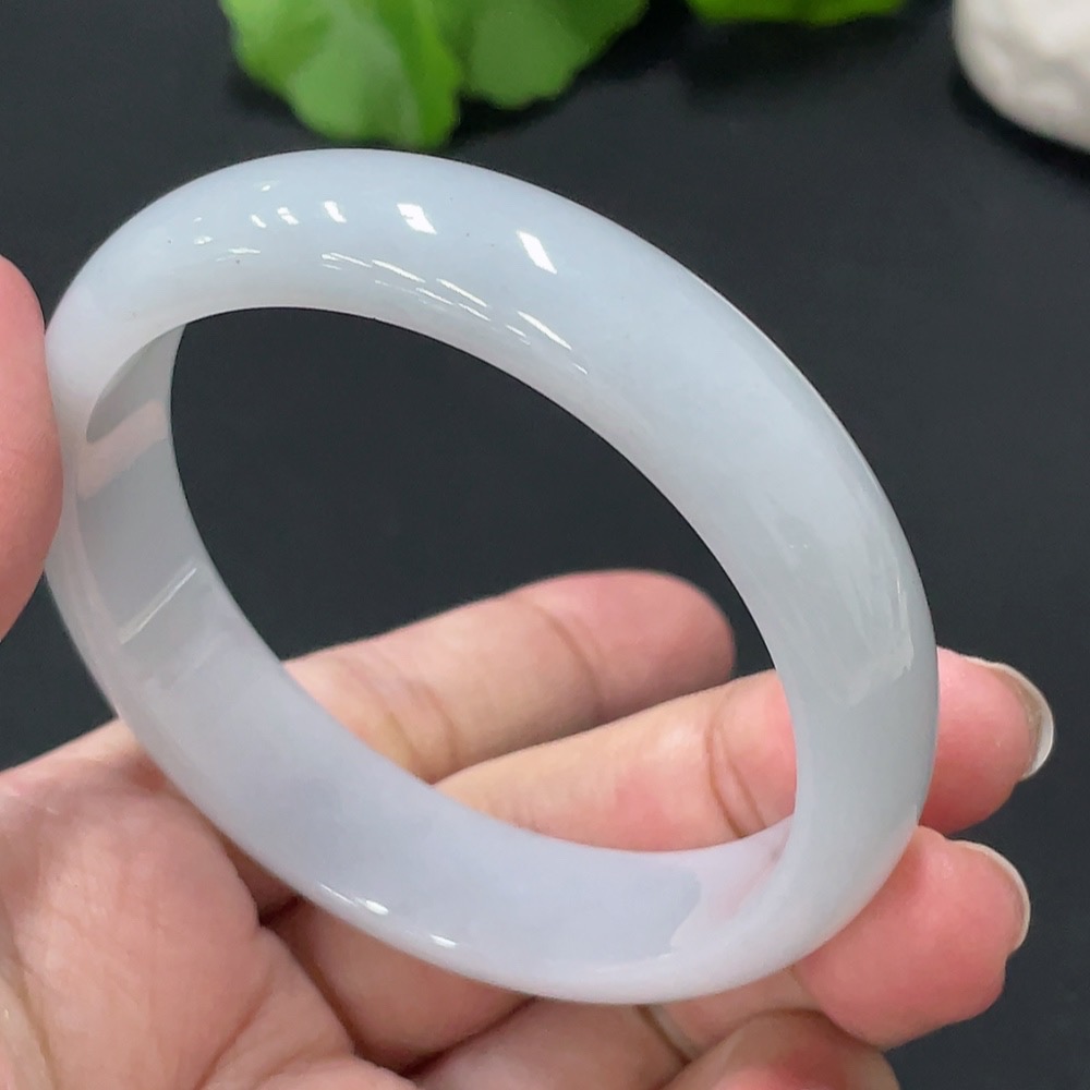 F21324745 Jadeite Round Bracelet Size 54.5 Total Weight 46.003g