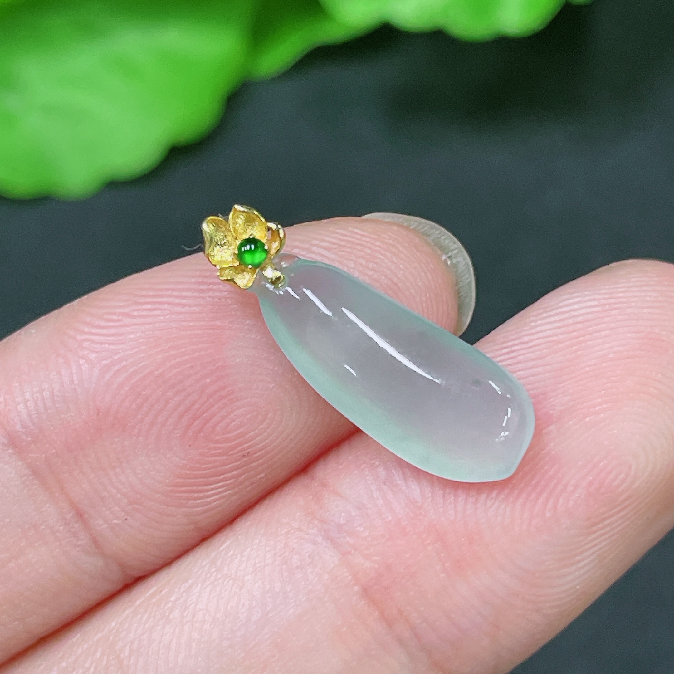 F33943836 Jadeewelry Jadeiteetite Fortunate Melon Pendant with 18K Gold Clasp, Total Weight Approximately 0.7g