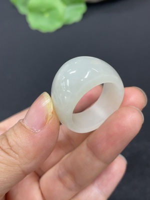H42961111 和田玉戒圈    圈口24   货品总重约9.8g