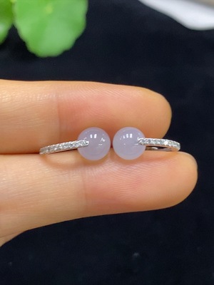 F34044553 Jadeite ear clips with 18k gold and diamond accents, total weight approximately 2.16 grams