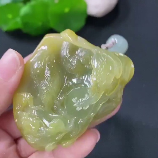 F30441448 Jadeite Pendant Phoenix Total Weight: approx. 81g (including rope) Color origin undetermined